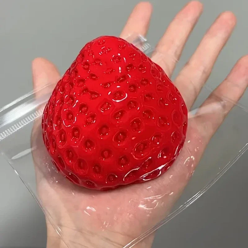 Squishy Big Strawberry Squeeze - Party Games Entertainer avaliação e preço